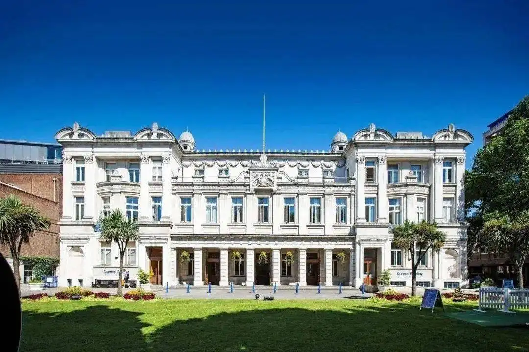 英國卡迪夫卡大學經(jīng)濟金融專業(yè)論文如何進行潤色？